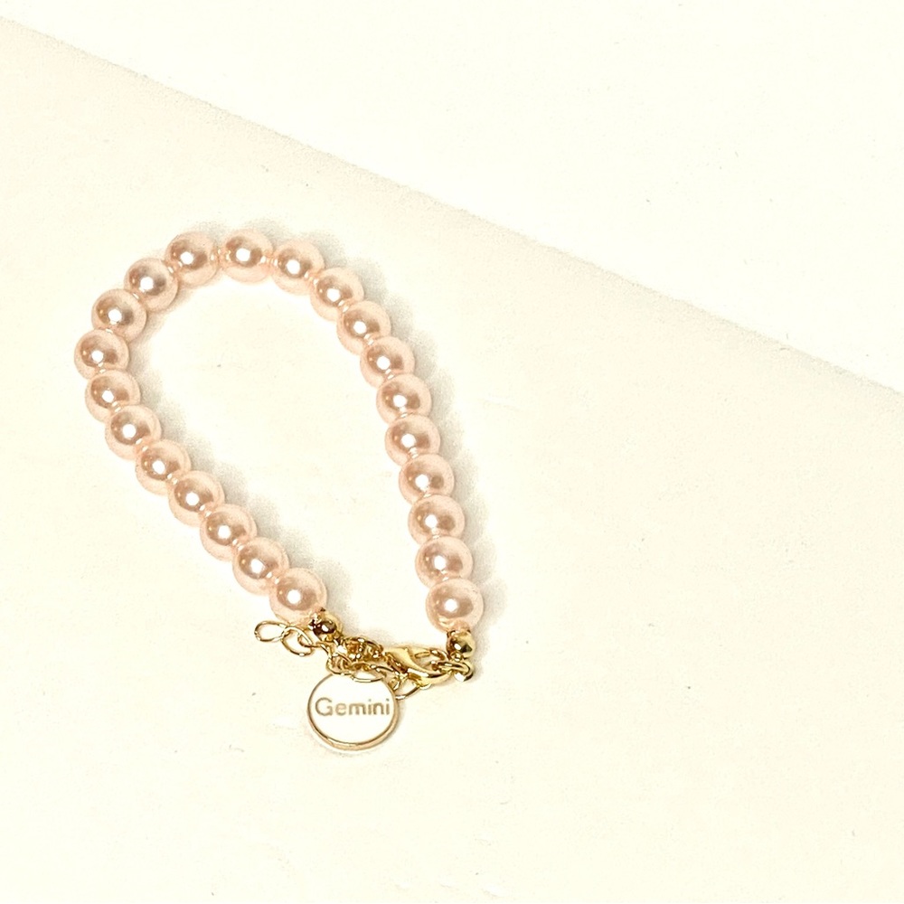 Gemini Charm Pearl Bracelet